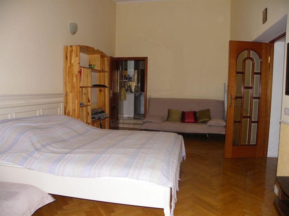 Pecherskie Lipki Hotel Kiev Exterior foto