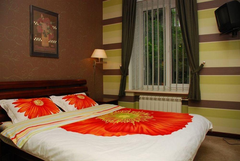 Pecherskie Lipki Hotel Kiev Exterior foto